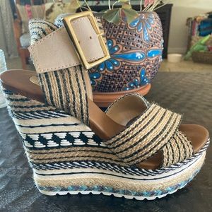 Patterned wedges